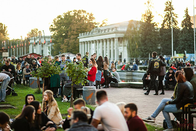 Сыр и вино в весеннем формате: в Киеве пройдет 12-й фестиваль Kyiv Food and Wine Festival