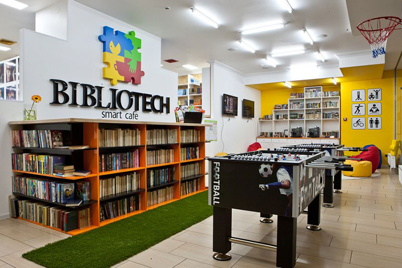 Литература и еда: рестораны-библиотеки в Киеве, где есть, что почитать