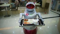 У Китаї відкрився ресторан із роботизованим персоналом