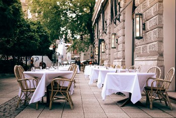 Свіже повітря і їжа: літні тераси в ресторанах Києва (ч.2)